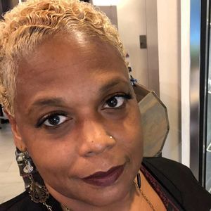 Meet your Posher, Deedee